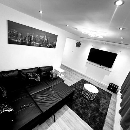 House Hundy Apartment Манчестър Екстериор снимка